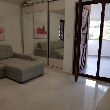 Appartamento Relax Zone III Malinska Esterno foto