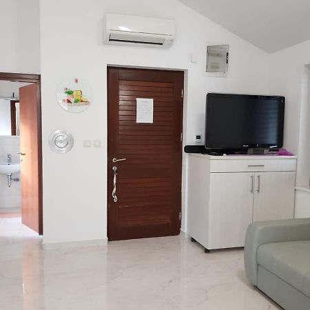 Appartamento Relax Zone III Malinska Esterno foto