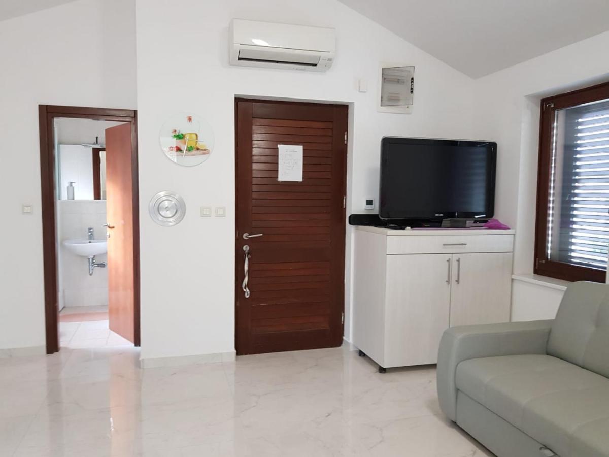 Appartamento Relax Zone III Malinska Esterno foto